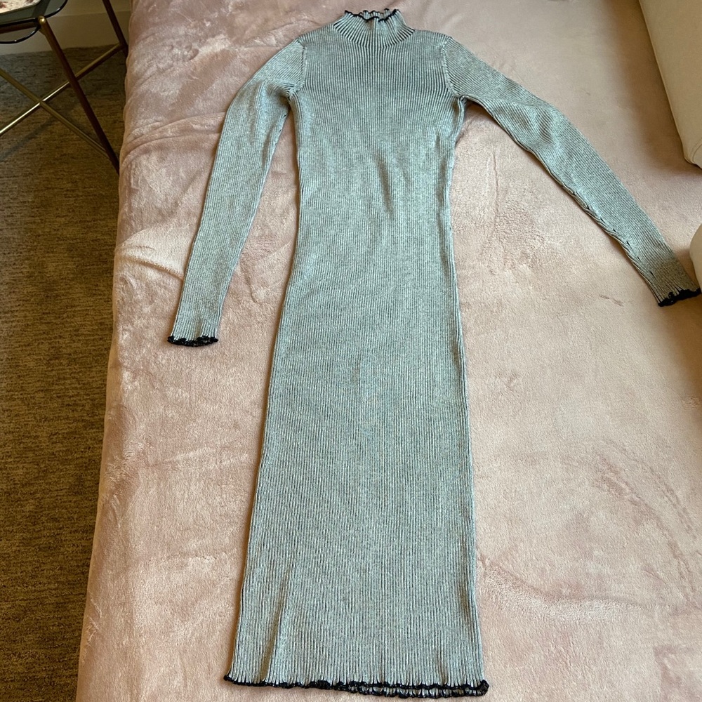 Elegant Gray Long-Sleeve Dress